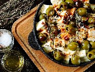 Рецепта Гювечета с маслини, сирене фета и каперси